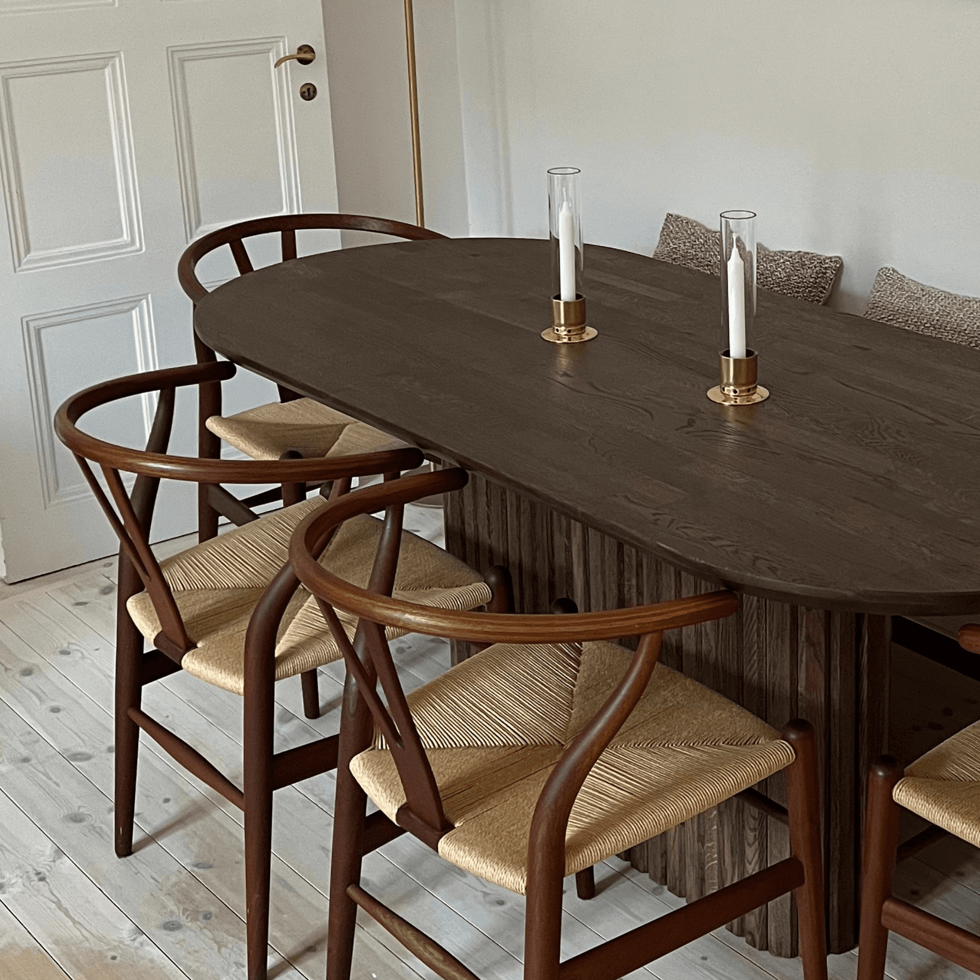 Ska du flytta snart? Inspireras av våra guider. Vi tillverkar stora och små matbord till alla hem.