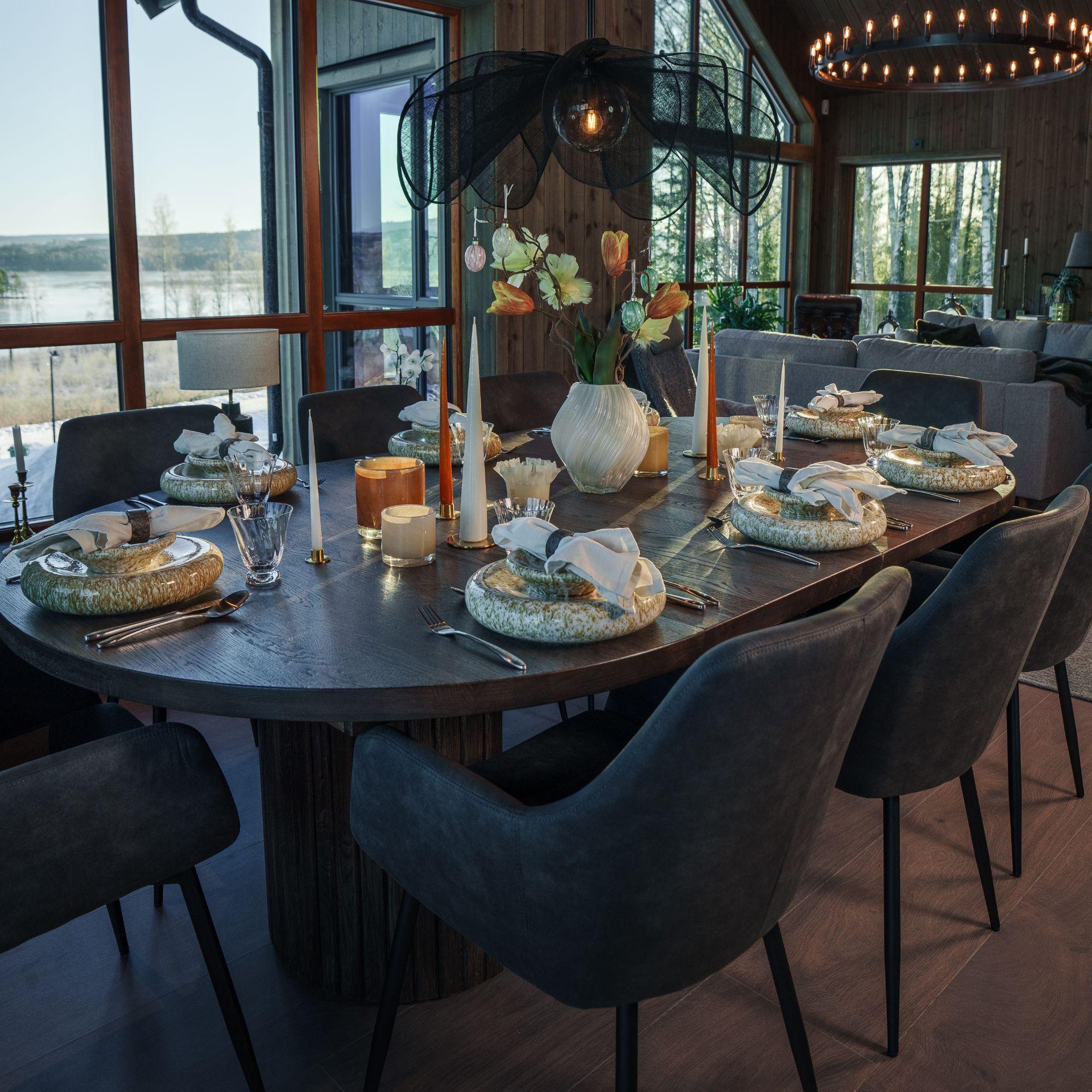 Ska du flytta snart? Inspireras av våra guider. Vi tillverkar stora och små matbord till alla hem.